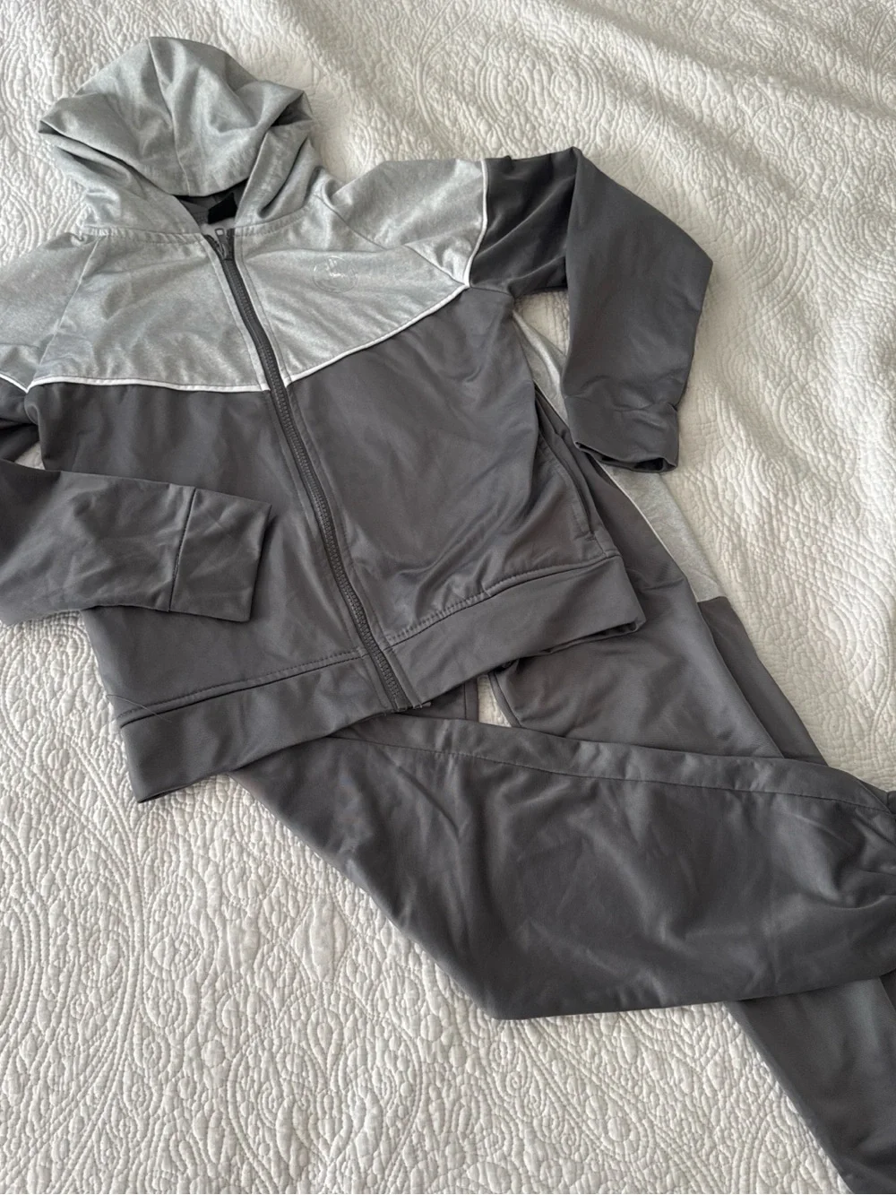 Body Glove Kids Two-Tone Silver and Gray Hooded track suit set